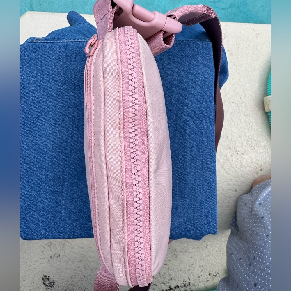 lululemon Everywhere Belt Bag 1L - Picture 8 of 16